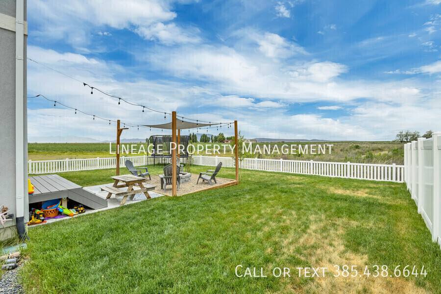 House for rent at 3056 S Shoreline Dr, Syracuse, UT 84075