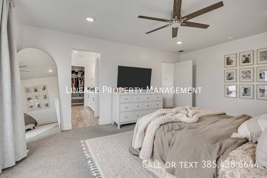 House for rent at 3056 S Shoreline Dr, Syracuse, UT 84075