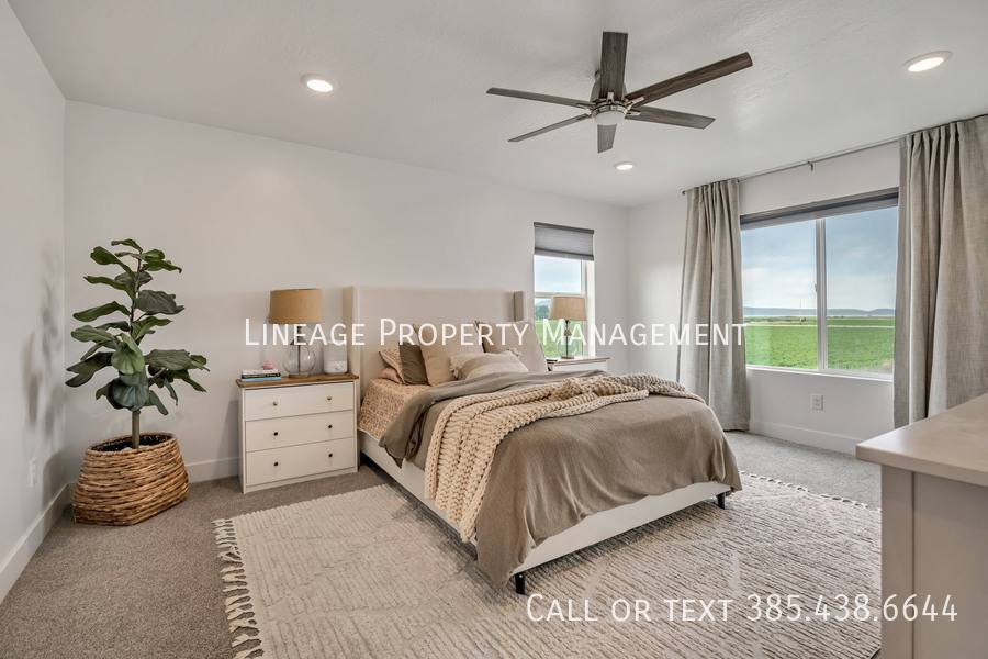House for rent at 3056 S Shoreline Dr, Syracuse, UT 84075