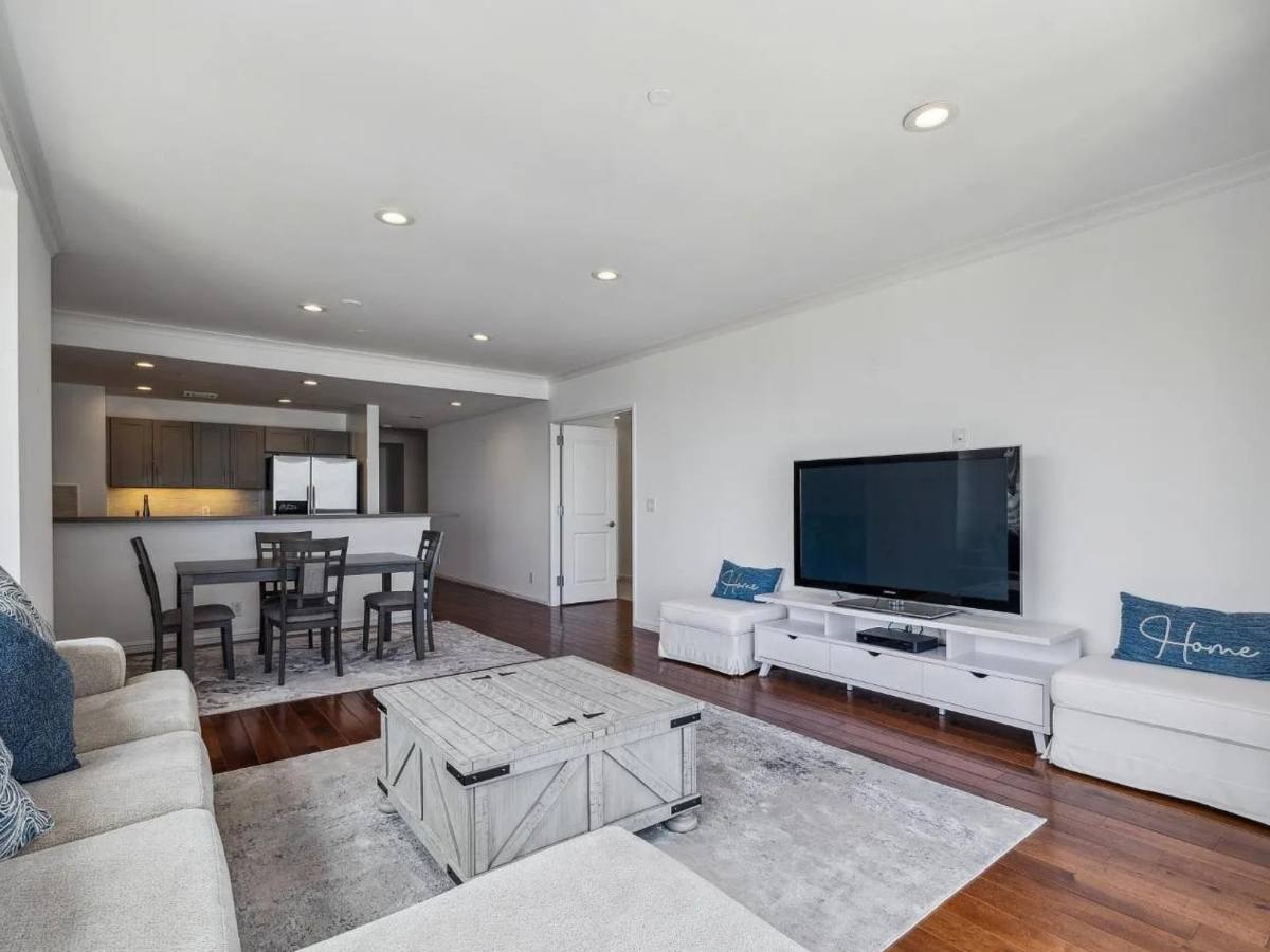 Condo for rent at 333 Bush St #3806, San Francisco, CA 94104