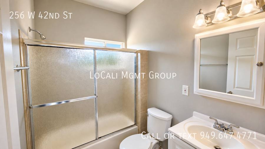 Townhouse for rent at 256 W 42nd St, Los Angeles, CA 90037