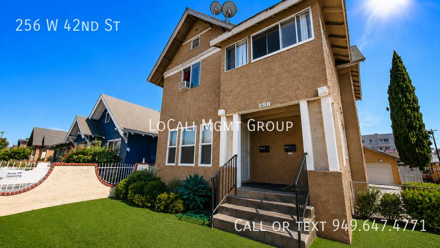 Townhouse for rent at 256 W 42nd St, Los Angeles, CA 90037