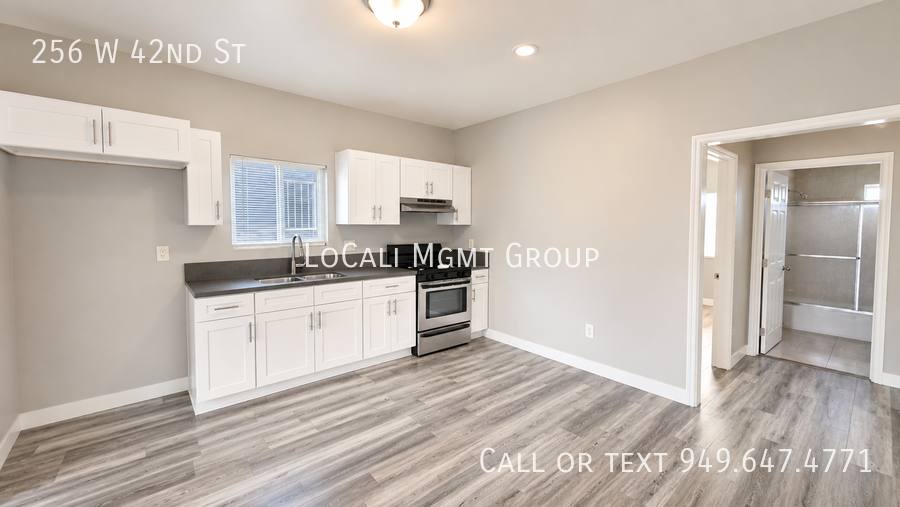 Townhouse for rent at 256 W 42nd St, Los Angeles, CA 90037