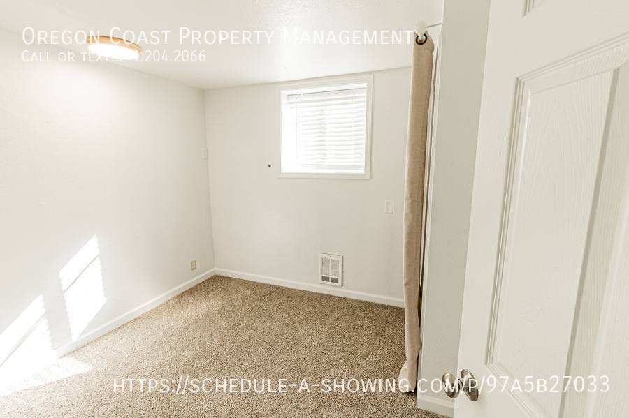 Apartment for rent at 537 SW 32nd St, Lincoln City, OR 97367