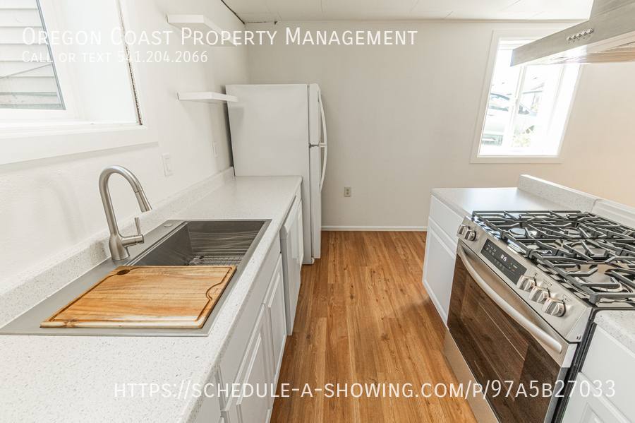Apartment for rent at 537 SW 32nd St, Lincoln City, OR 97367