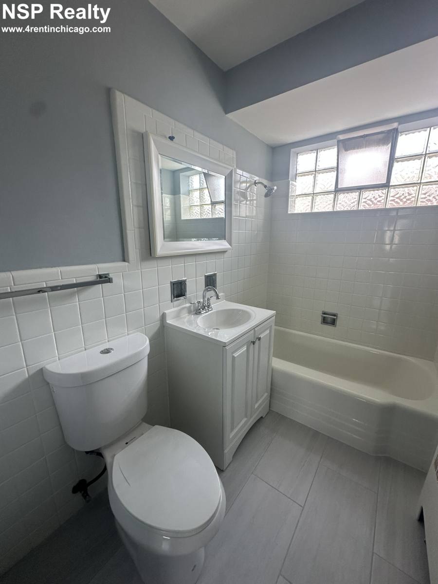Apartment for rent at 6700 N California, Chicago, IL 60645