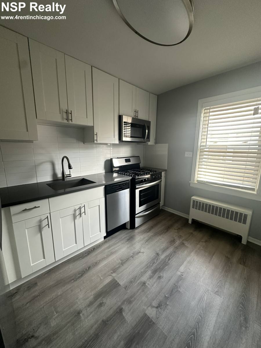 Apartment for rent at 6700 N California, Chicago, IL 60645