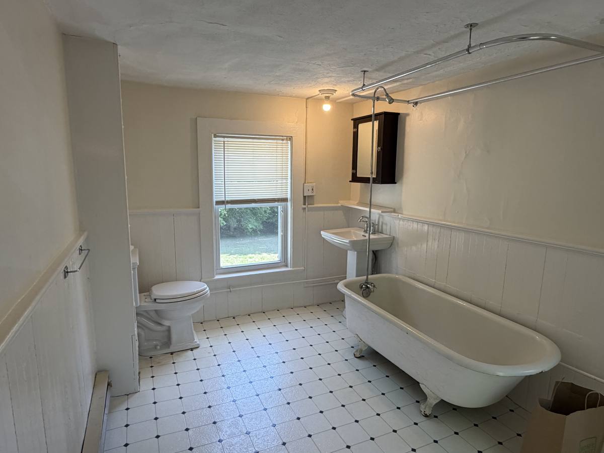 House for rent at 103 Pleasant St #2, Woburn, MA 01801