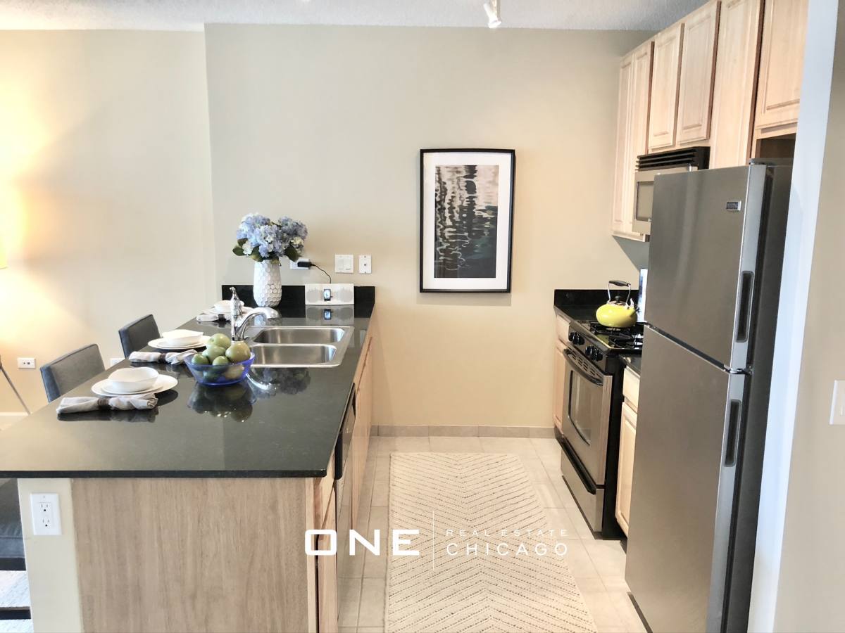 Apartment for rent at 337 N Desplaines #1, Chicago, IL 60661