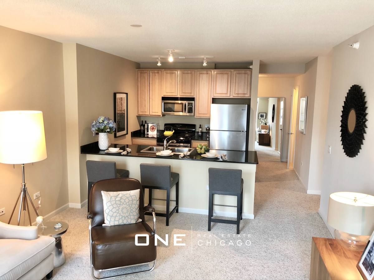 Apartment for rent at 337 N Desplaines #1, Chicago, IL 60661