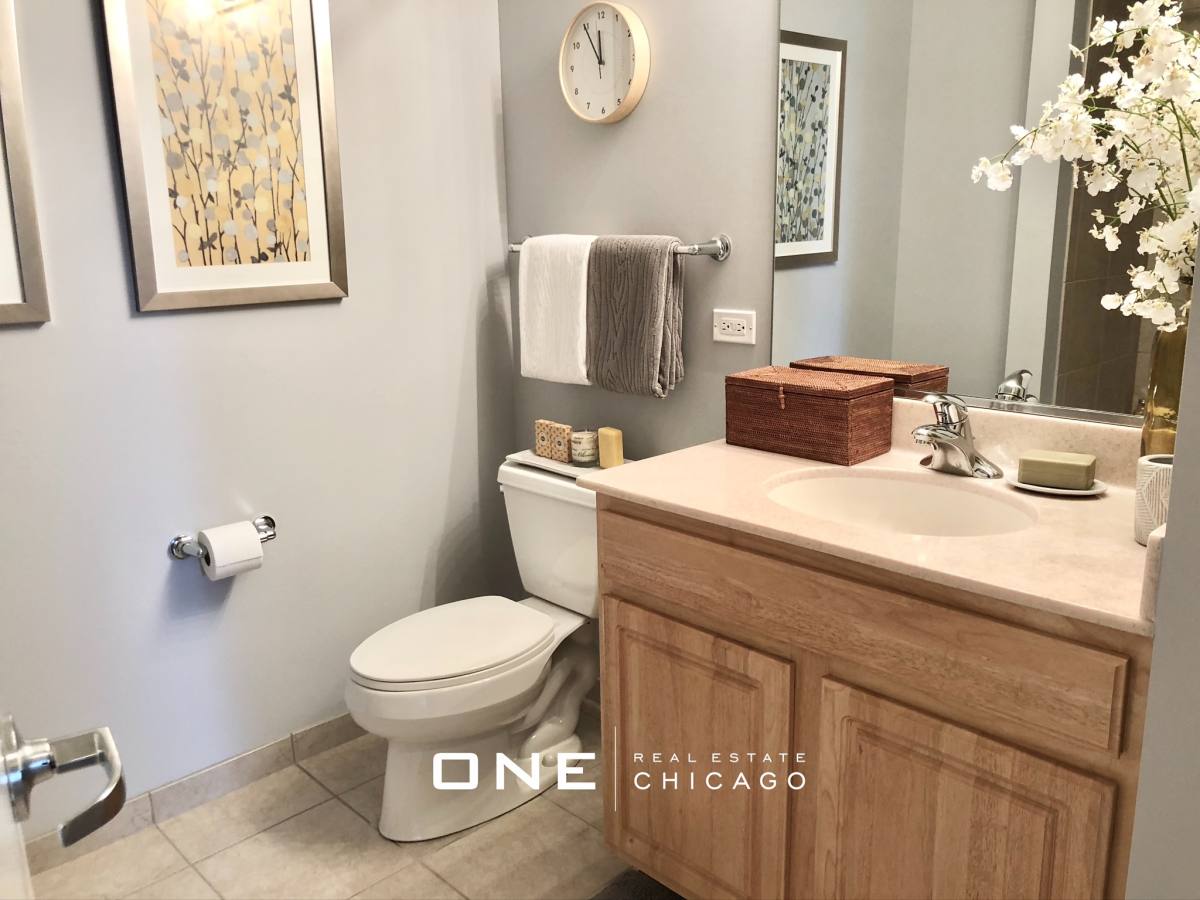 Apartment for rent at 337 N Desplaines #1, Chicago, IL 60661