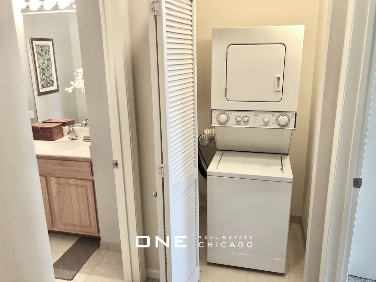 Apartment for rent at 337 N Desplaines #1, Chicago, IL 60661