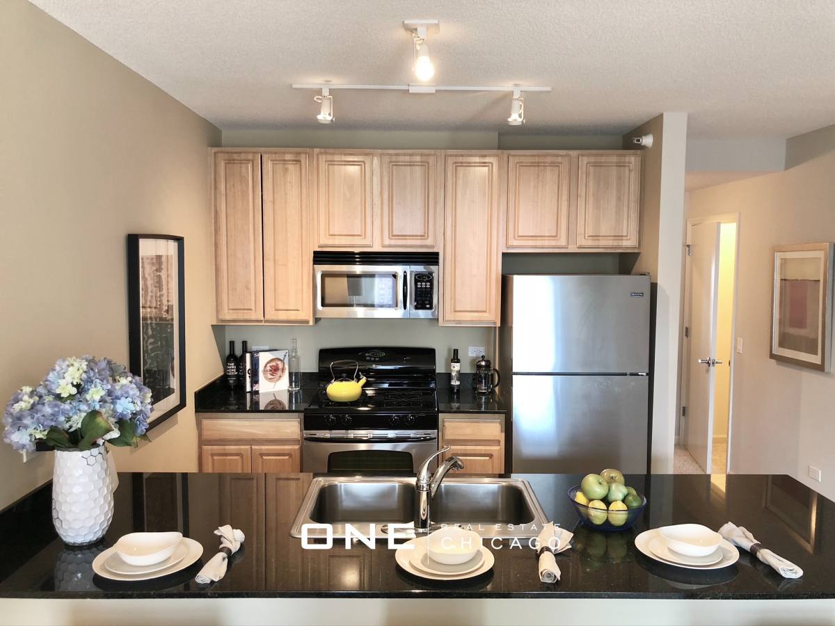 Apartment for rent at 337 N Desplaines #1, Chicago, IL 60661