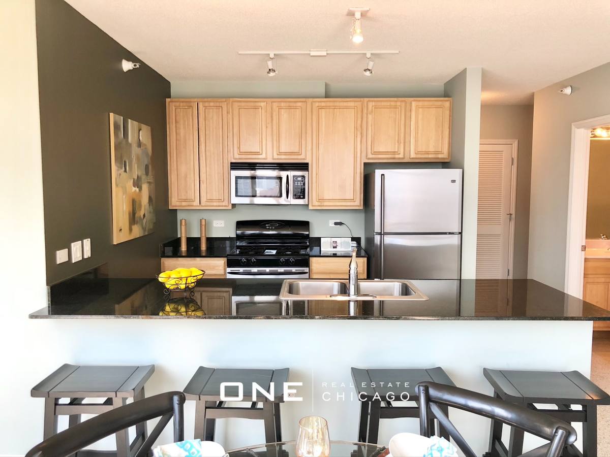 Apartment for rent at 337 N Desplaines #3, Chicago, IL 60661