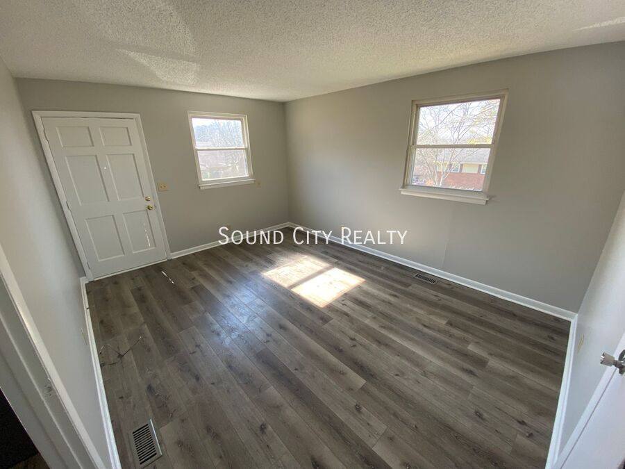Apartment for rent at 923-B Oak Vale Dr, Hermitage, TN 37076