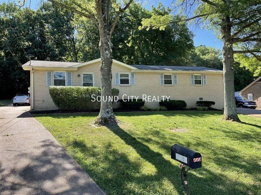 Apartment for rent at 923-B Oak Vale Dr, Hermitage, TN 37076