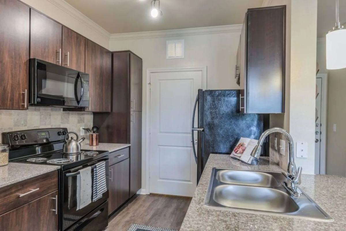 Apartment for rent at 2205 W 11th St #HW11, Houston, TX 77008