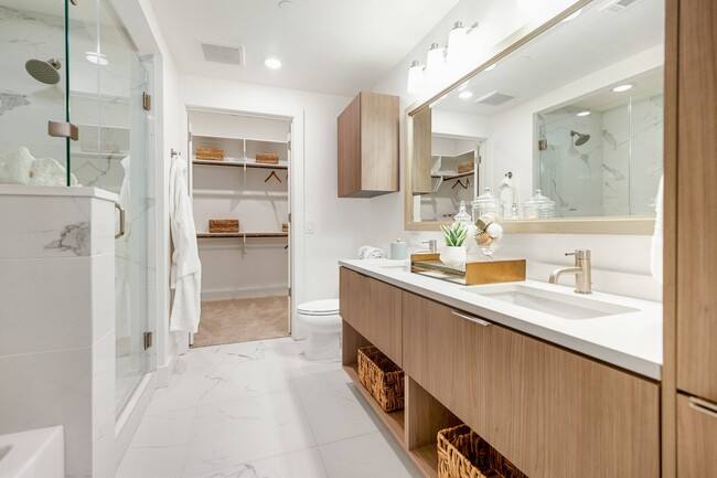 Apartment for rent at 3737 Cogdell St #HPW1, Houston, TX 77019