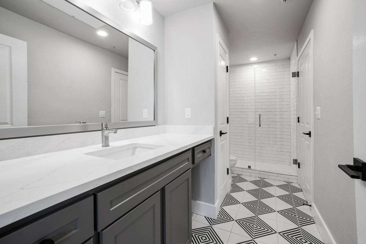 Apartment for rent at 600 Studemont St #TF1, Houston, TX 77007