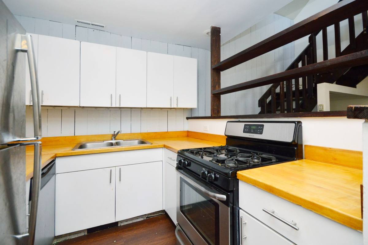 Apartment for rent at 888 W Lill Ave #2F, Chicago, IL 60614