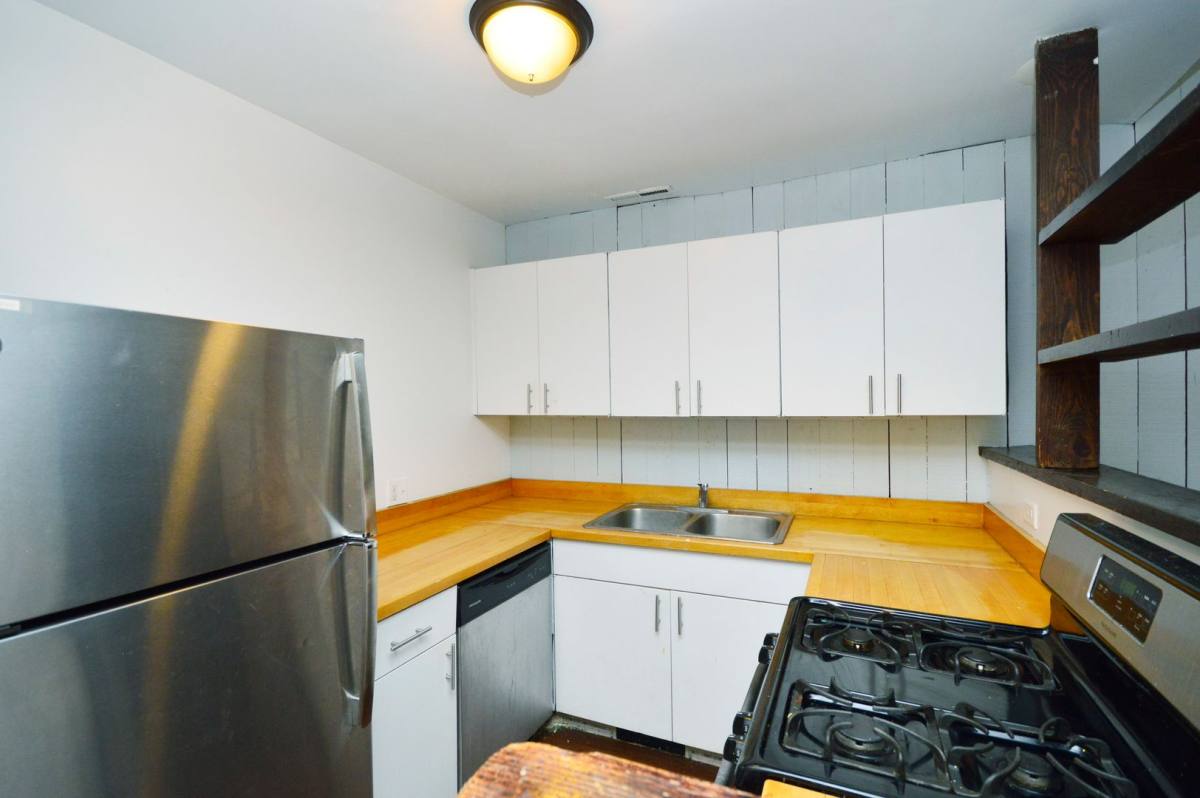 Apartment for rent at 888 W Lill Ave #2F, Chicago, IL 60614