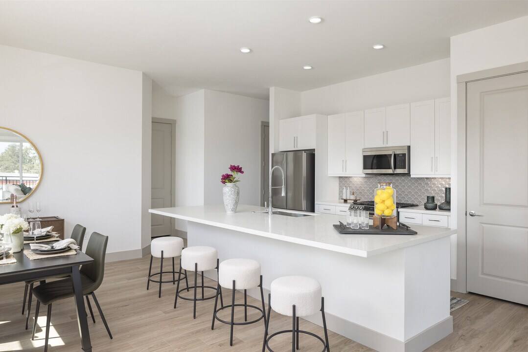 Apartment for rent at 925 W 20th St #BEH3, Houston, TX 77008