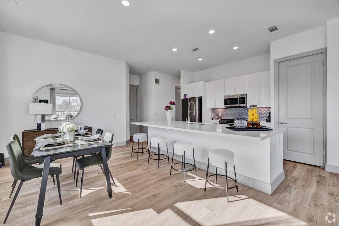 Apartment for rent at 925 W 20th St #BEH3, Houston, TX 77008
