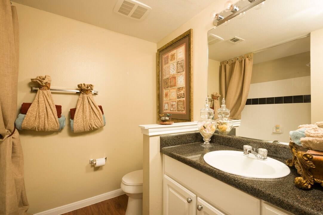 Apartment for rent at 5045 Crenshaw Rd, Pasadena, TX 77505