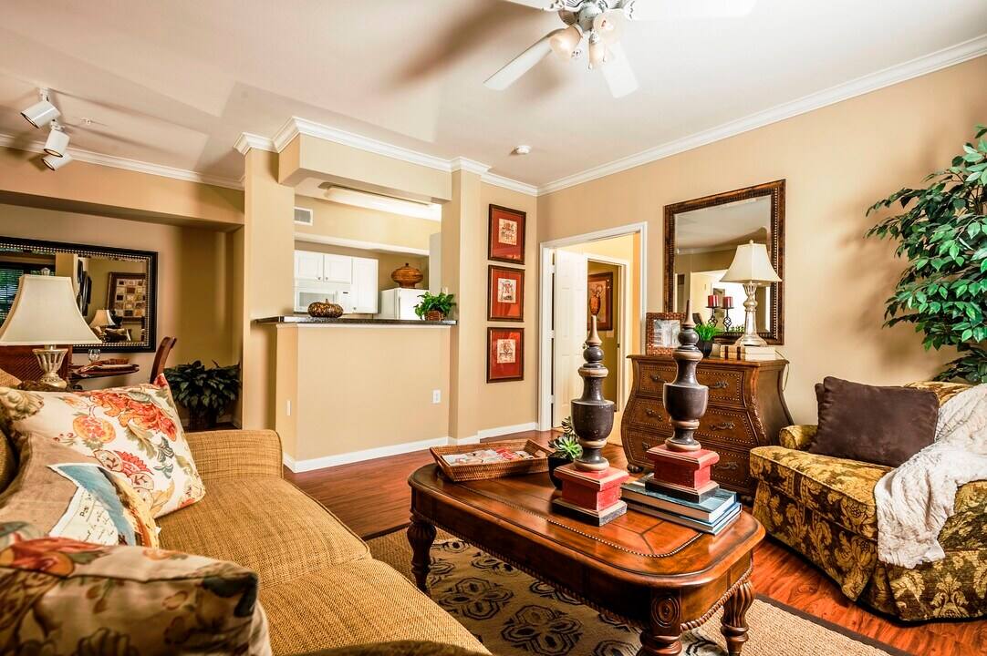 Apartment for rent at 5045 Crenshaw Rd, Pasadena, TX 77505