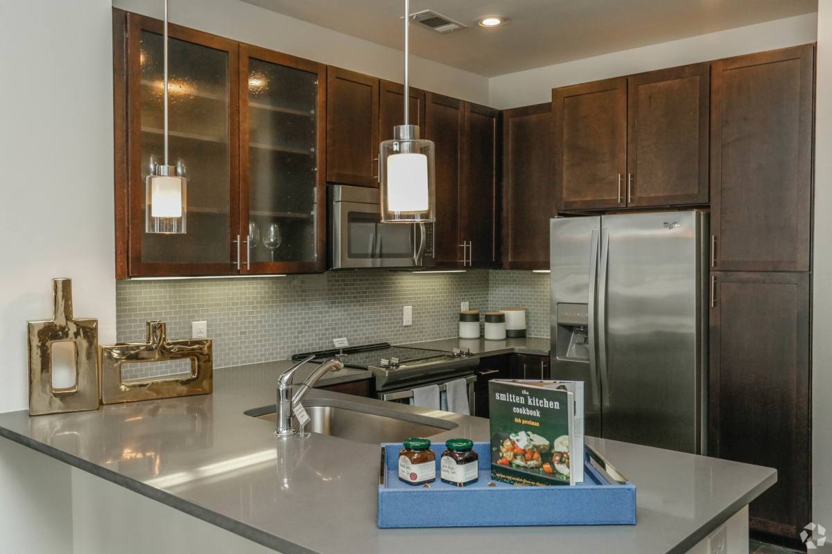 Apartment for rent at 525 W 24th St #HNH2, Houston, TX 77008
