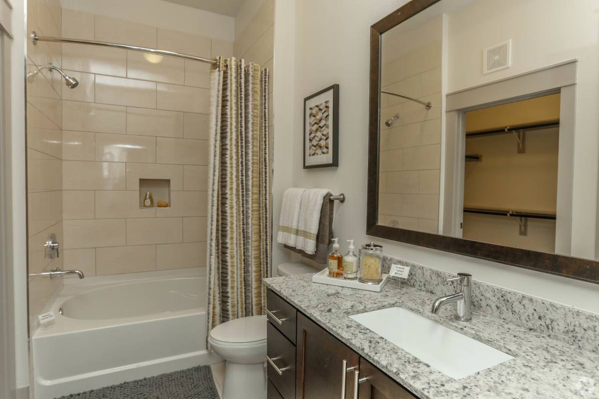 Apartment for rent at 525 W 24th St #HNH2, Houston, TX 77008