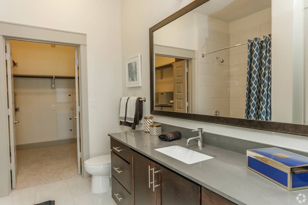 Apartment for rent at 525 W 24th St #HNH2, Houston, TX 77008