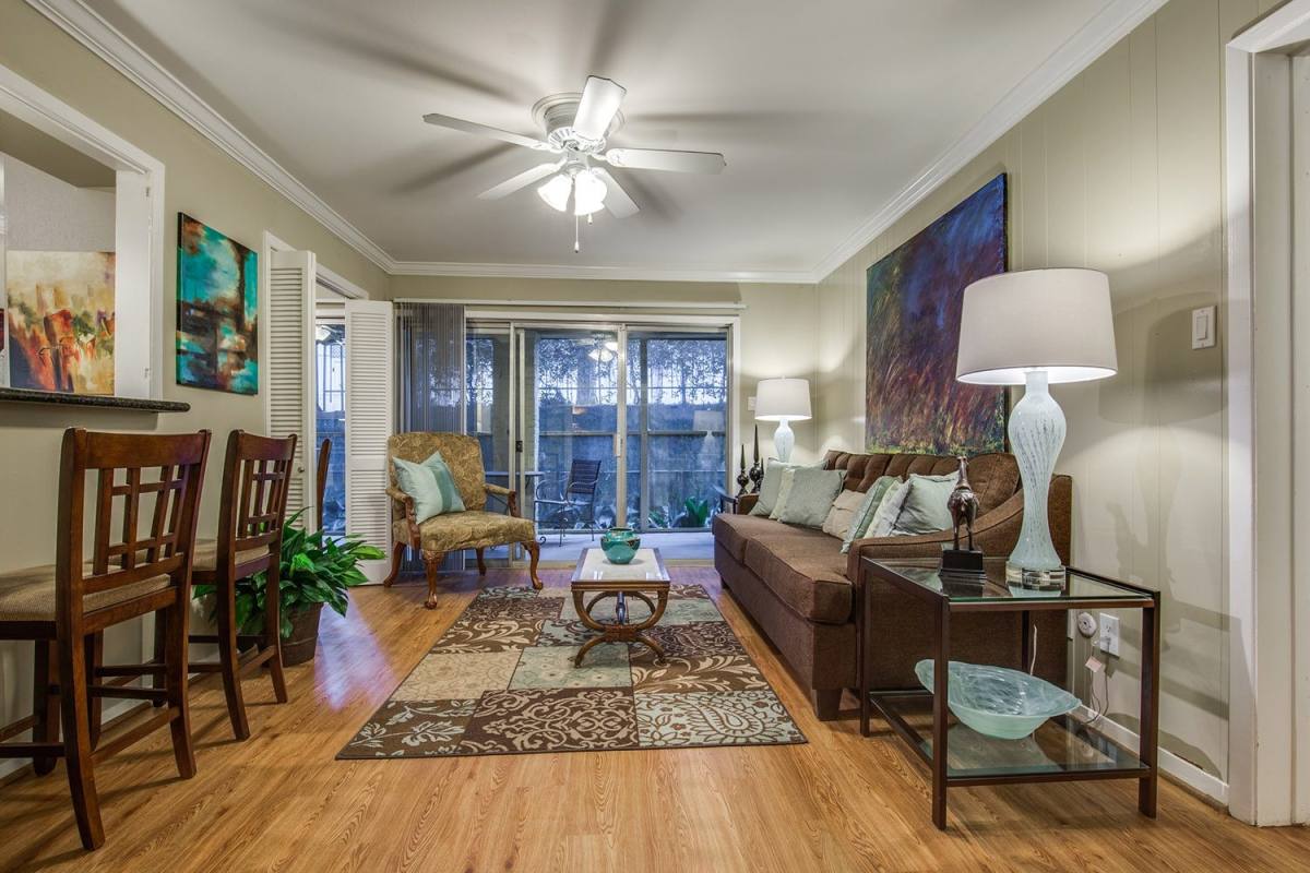 Apartment for rent at 10220 Memorial Dr #MLCE, Houston, TX 77024