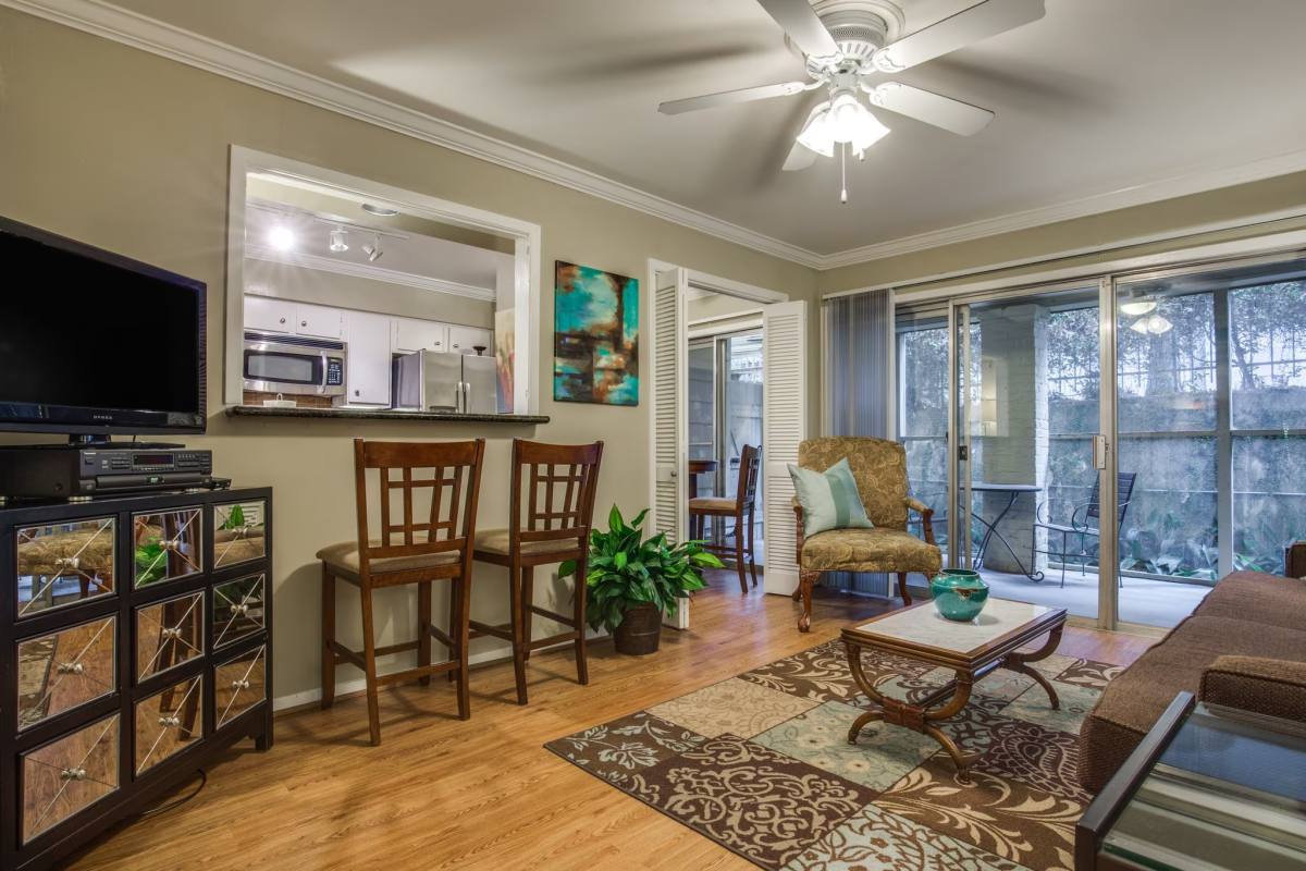 Apartment for rent at 10220 Memorial Dr #MLCE, Houston, TX 77024