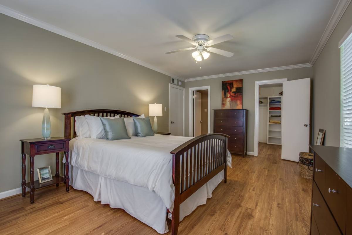 Apartment for rent at 10220 Memorial Dr #MLCE, Houston, TX 77024