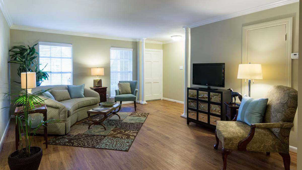 Apartment for rent at 10220 Memorial Dr #MLCE, Houston, TX 77024