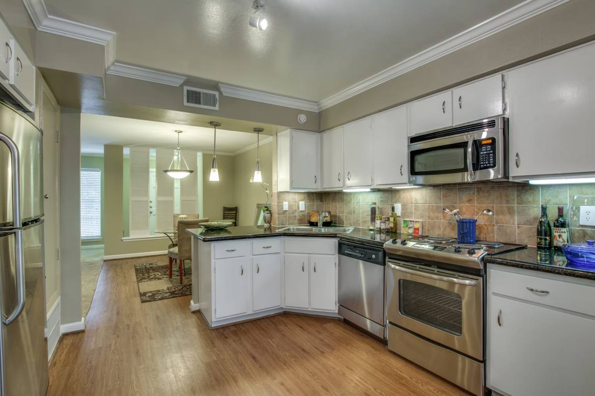 Apartment for rent at 10220 Memorial Dr #MLCE, Houston, TX 77024