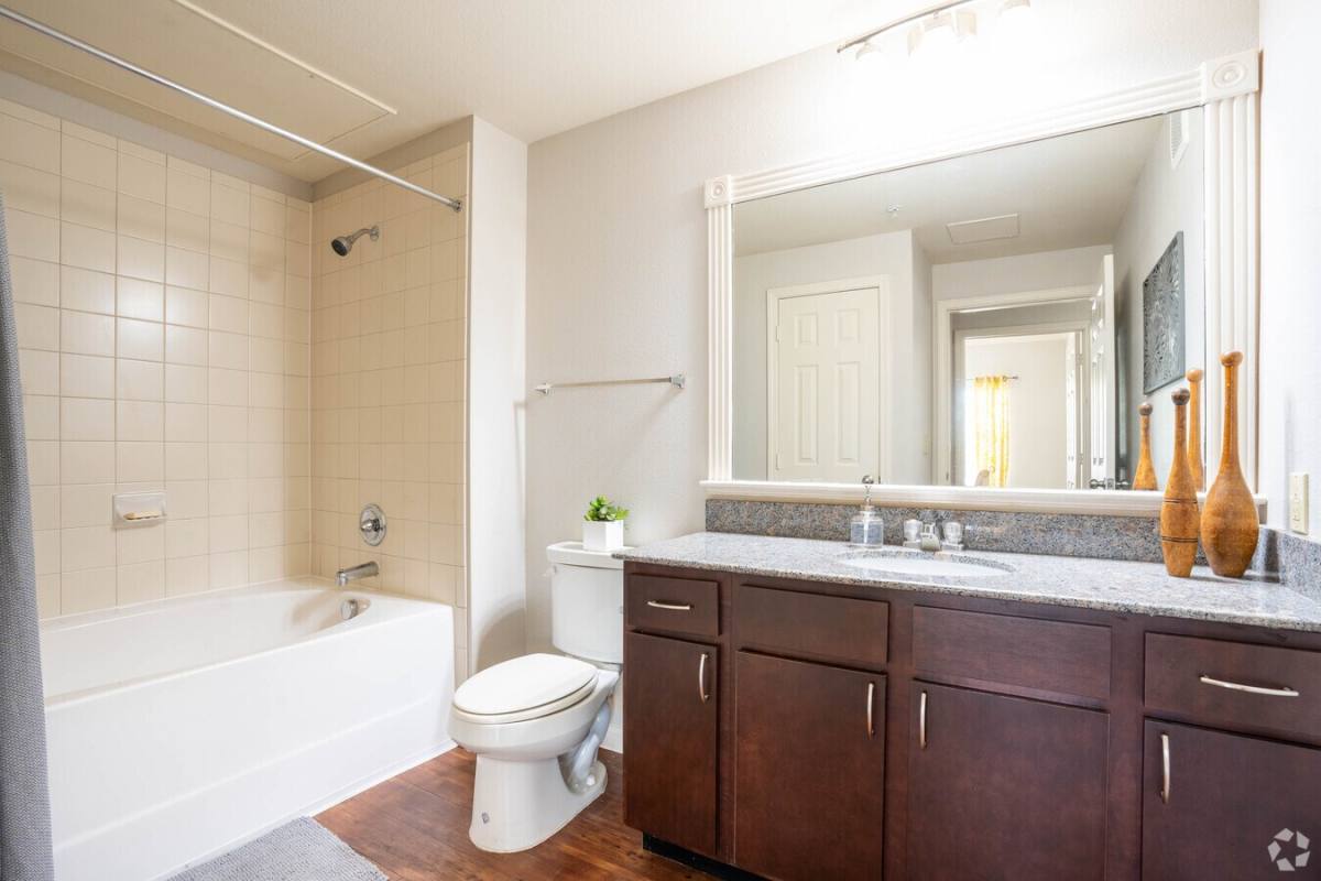 Apartment for rent at 2800 W Baker Rd #OXCC, Baytown, TX 77521