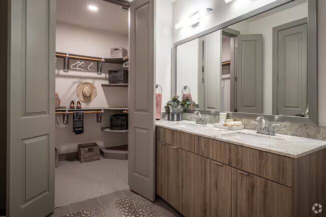 Apartment for rent at 1317 Post Oak Park Dr #RARH2, Houston, TX 77027