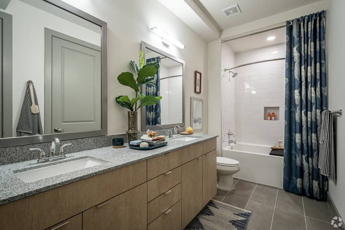 Apartment for rent at 1317 Post Oak Park Dr #RARH2, Houston, TX 77027