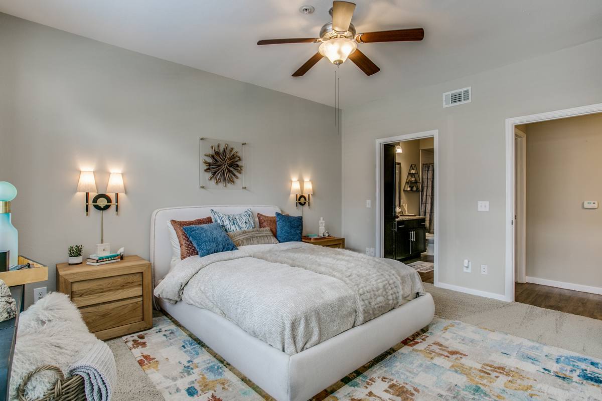 Apartment for rent at 3919 Essex Lane #EXH, Houston, TX 77027