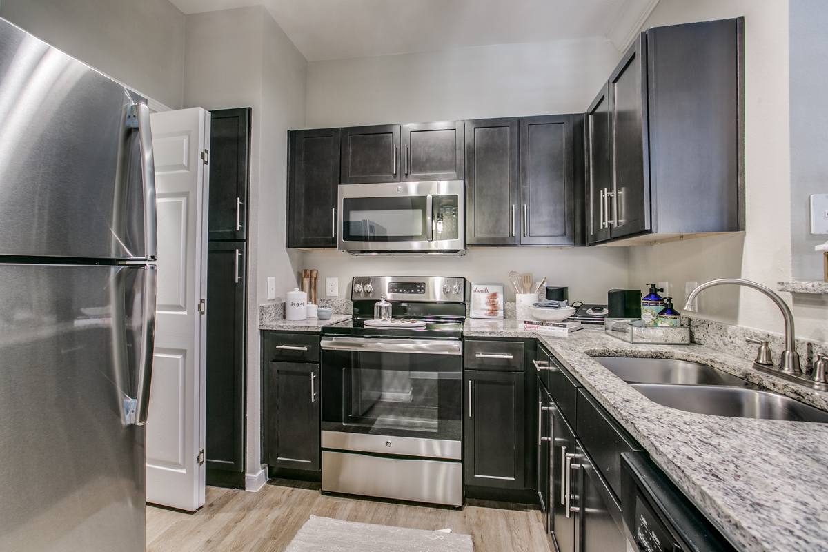 Apartment for rent at 3919 Essex Lane #EXH, Houston, TX 77027