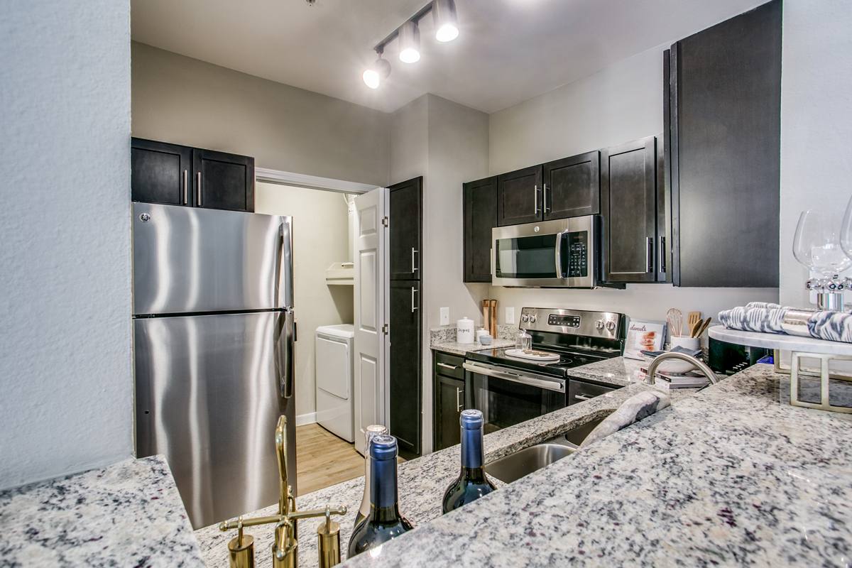 Apartment for rent at 3919 Essex Lane #EXH, Houston, TX 77027