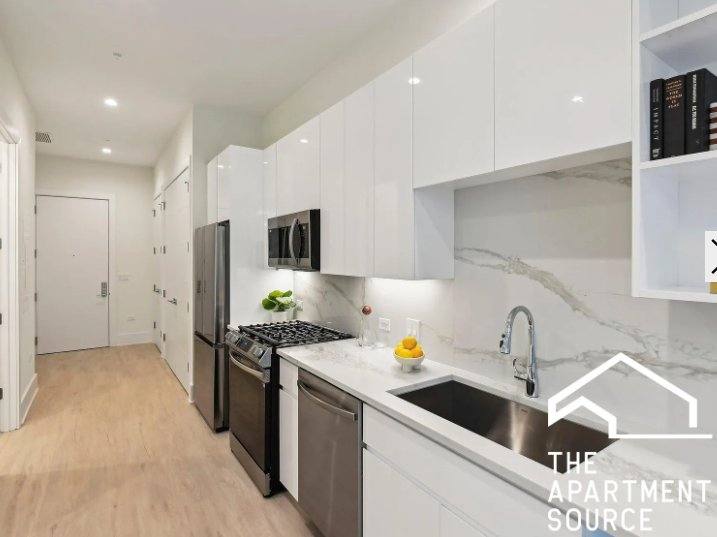 Condo for rent at 812 W Adams St, Chicago, IL 60607