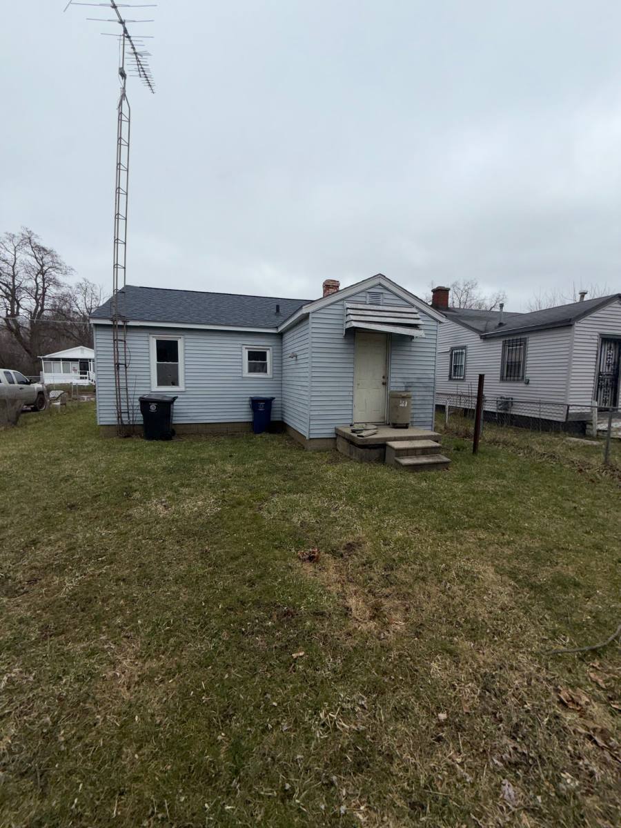 House for rent at 246 E York Ave, Flint, MI 48505