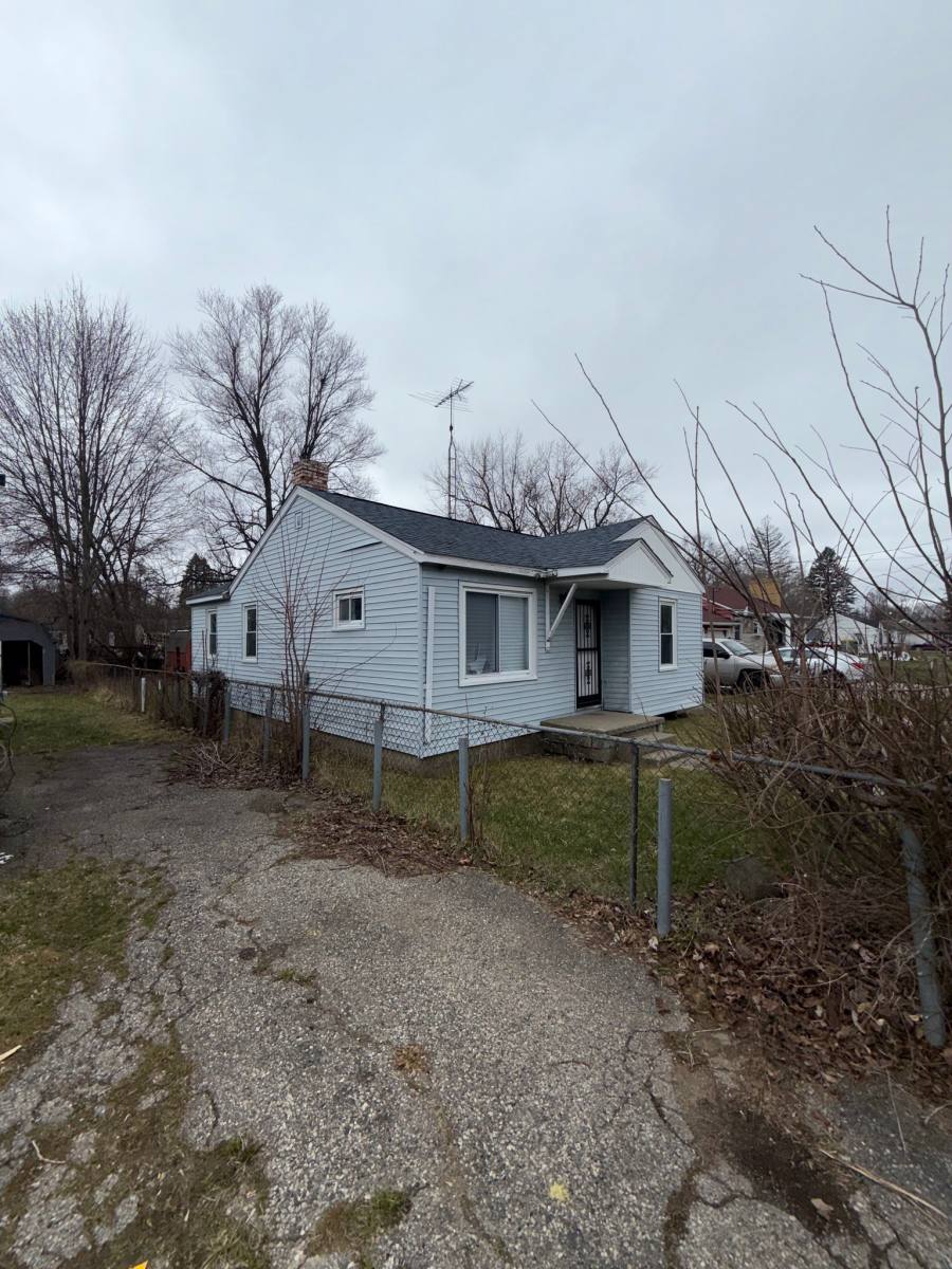 House for rent at 246 E York Ave, Flint, MI 48505