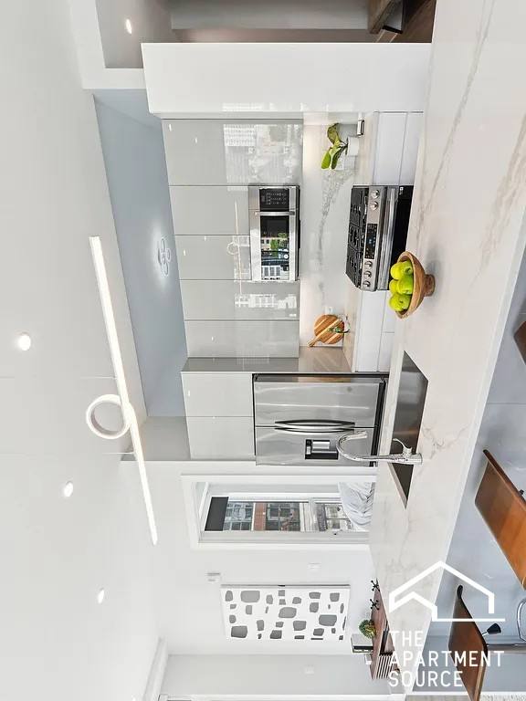 Condo for rent at 812 W Adams St, Chicago, IL 60607