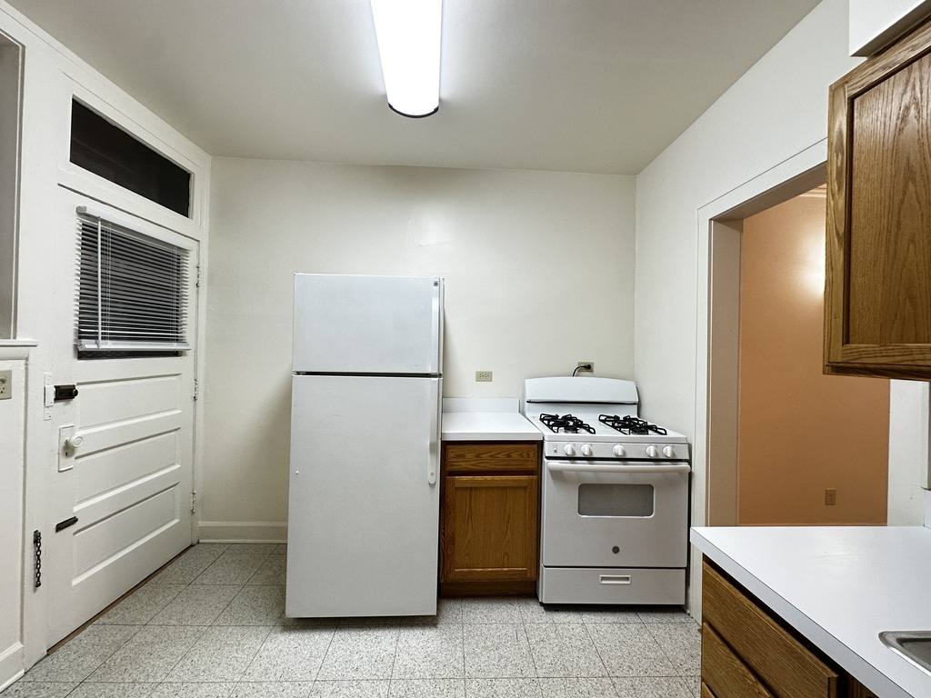 Apartment for rent at 2633 Ainslie #4, Chicago, IL 60625