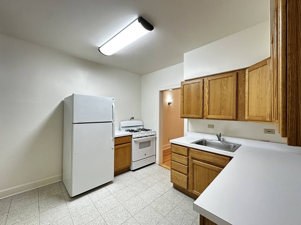 Apartment for rent at 2633 Ainslie #4, Chicago, IL 60625