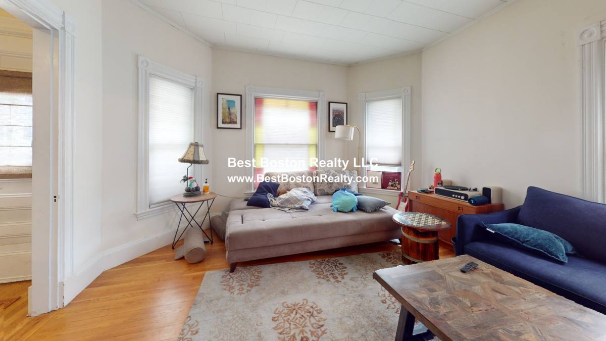House for rent at 118 Waverly St, Everett, MA 02149